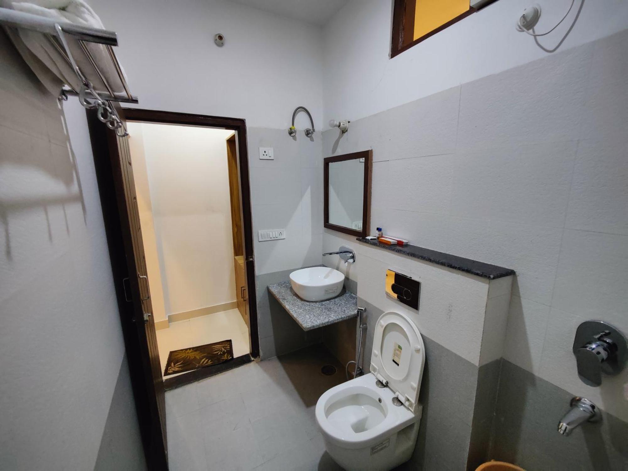 Alaknanda Motel & Restaurant Rudraprayāg Zewnętrze zdjęcie