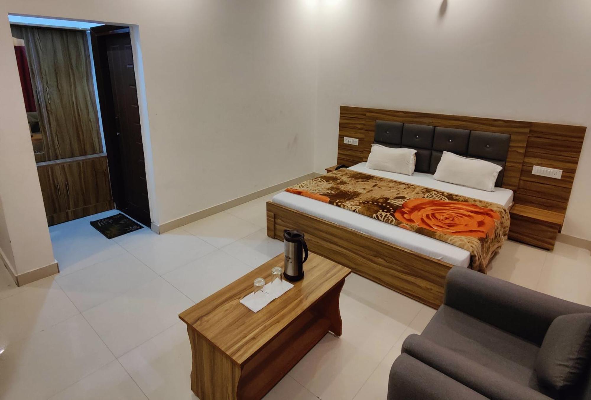 Alaknanda Motel & Restaurant Rudraprayāg Zewnętrze zdjęcie
